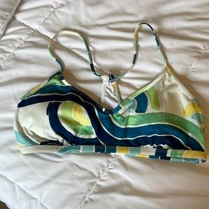 Very good condition, Carve Designs, pull on bikini top. Lined, size M